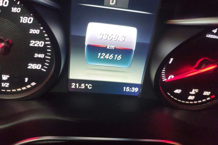 Used Mercedes-Benz GLC 2018 Facelifted GLC 260 4MATIC Dynamic Edition Odometer Close Up