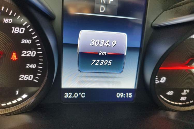 Used Mercedes-Benz GLC 2018 GLC 260 4MATIC Luxury Model Odometer Close Up