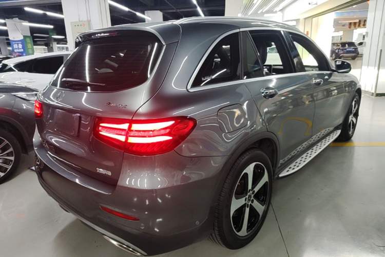 Used Mercedes-Benz GLC 2018 GLC 260 4MATIC Luxury Model Rear Right 45 Deg