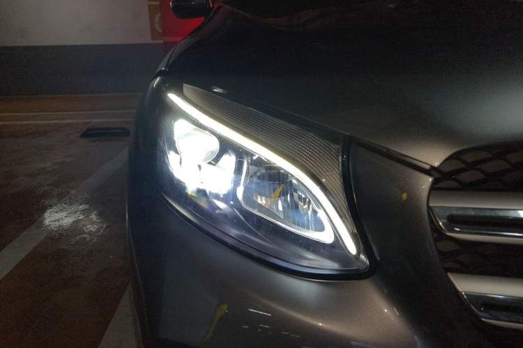 Used Mercedes-Benz GLC 2018 Facelift GLC 260 4MATIC Luxury Edition Right Front Headlight