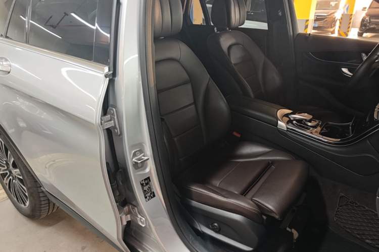 Used Mercedes-Benz GLC 2018 Facelifted GLC 260 4MATIC Dynamic Edition Right Front Seat