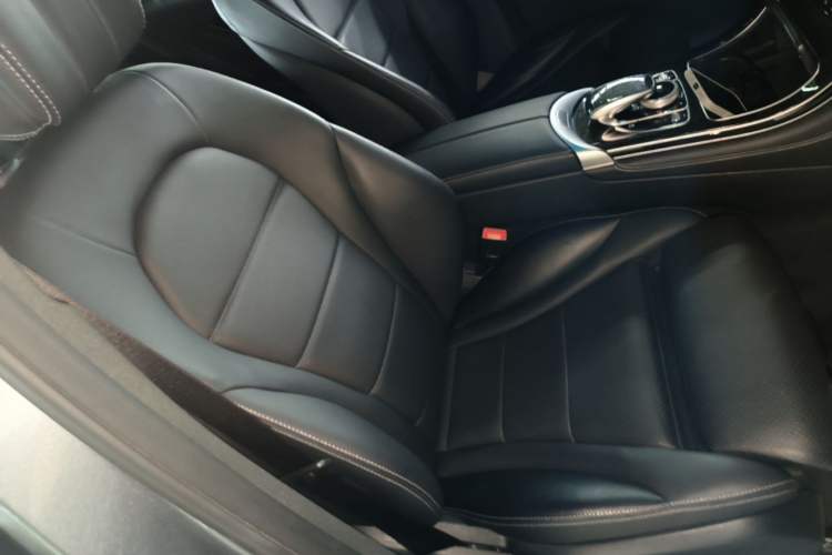 Used Mercedes-Benz GLC 2018 GLC 260 4MATIC Luxury Model Right Front Seat