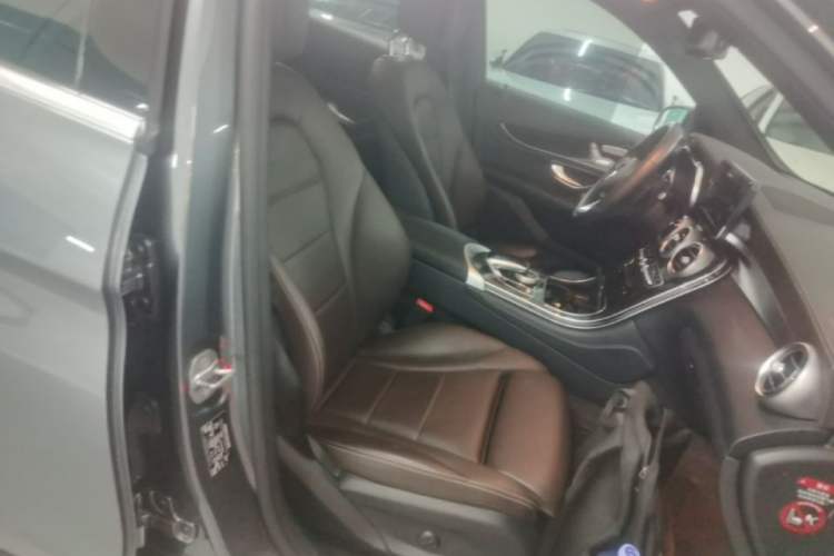 Used Mercedes-Benz GLC 2018 Facelifted GLC 260 4MATIC Dynamic Edition Right Front Seat