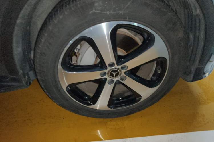 Used Mercedes-Benz GLC 2018 Facelift GLC 260 4MATIC Luxury Edition Right Front Wheel Hub