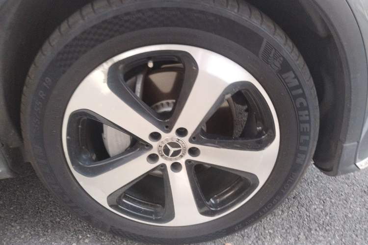 Used Mercedes-Benz GLC 2018 GLC 260 4MATIC Luxury Model Right Front Wheel Hub