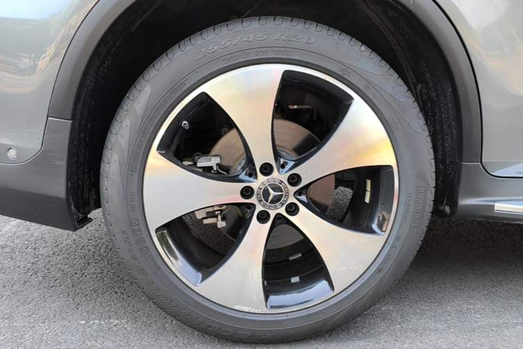 Used Mercedes-Benz GLC 2018 GLC 300 4MATIC Sport Edition Right Rear Wheel Hub