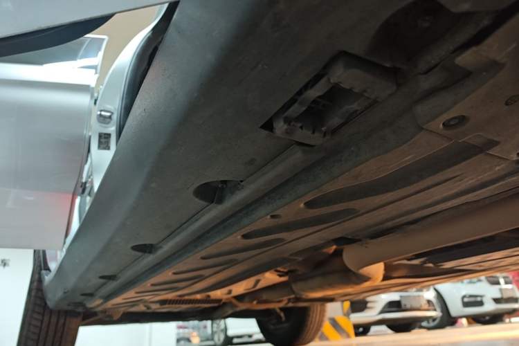 Used Mercedes-Benz GLC 2018 Facelifted GLC 260 4MATIC Dynamic Edition Right Side Sill