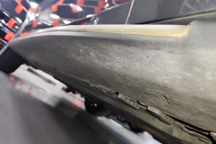 Used Mercedes-Benz GLC 2018 GLC 260 4MATIC Luxury Model Right Side Sill