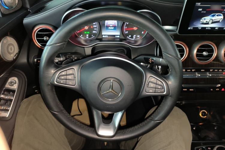 Used Mercedes-Benz GLC 2018 GLC 260 4MATIC Luxury Model Steering Wheel
