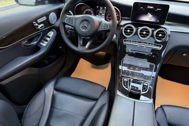 Used Mercedes-Benz GLC 2018 GLC 260 4MATIC Luxury Model Steering Wheel
