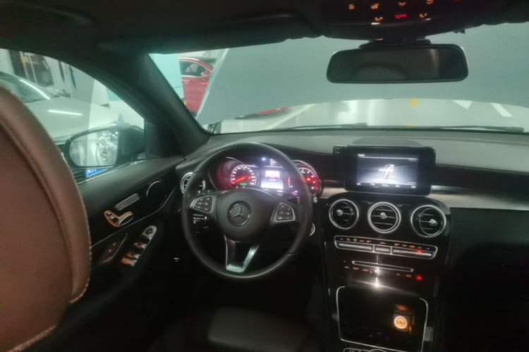 Used Mercedes-Benz GLC 2018 Facelifted GLC 260 4MATIC Dynamic Edition Steering Wheel