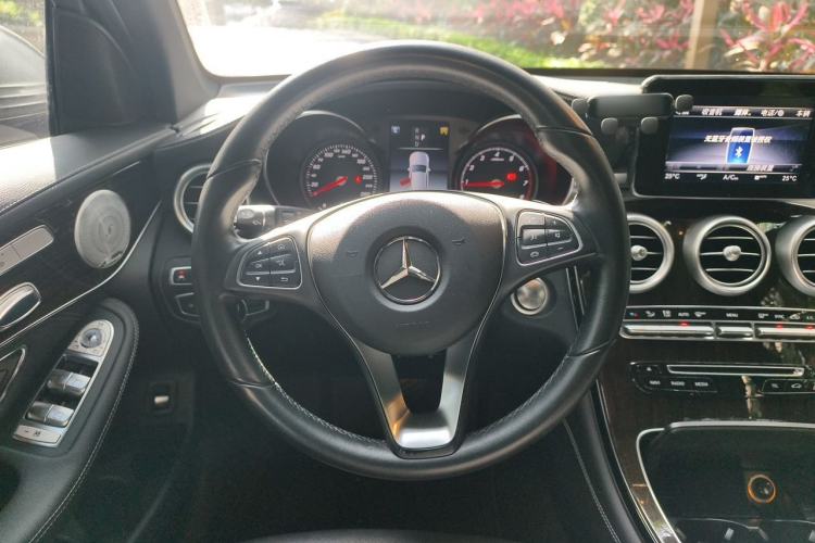Used Mercedes-Benz GLC 2018 GLC 260 4MATIC Luxury Model Steering Wheel