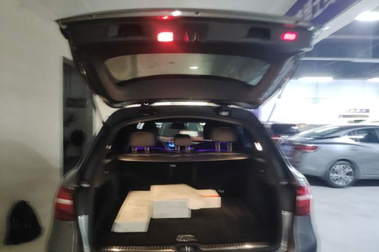 Used Mercedes-Benz GLC 2018 GLC 260 4MATIC Luxury Model Trunk