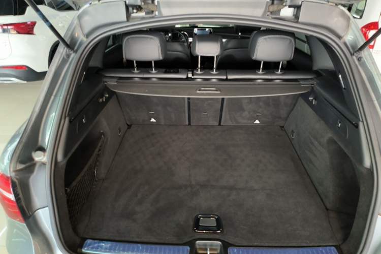 Used Mercedes-Benz GLC 2018 GLC 260 4MATIC Luxury Model Trunk