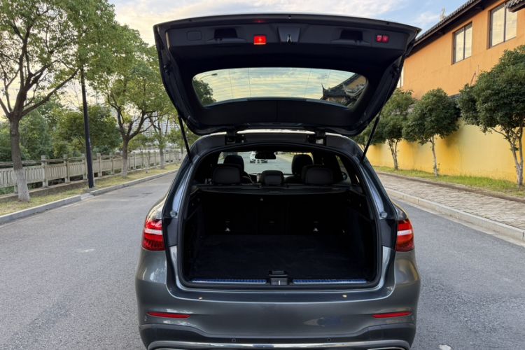 Used Mercedes-Benz GLC 2018 GLC 260 4MATIC Luxury Model Trunk