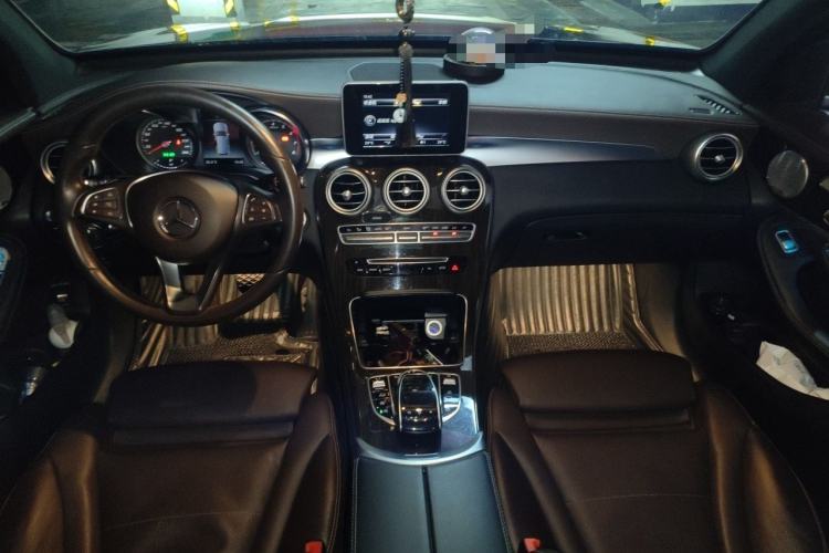 Used Mercedes-Benz GLC 2018 GLC 260 4MATIC Dynamic Edition Center Console