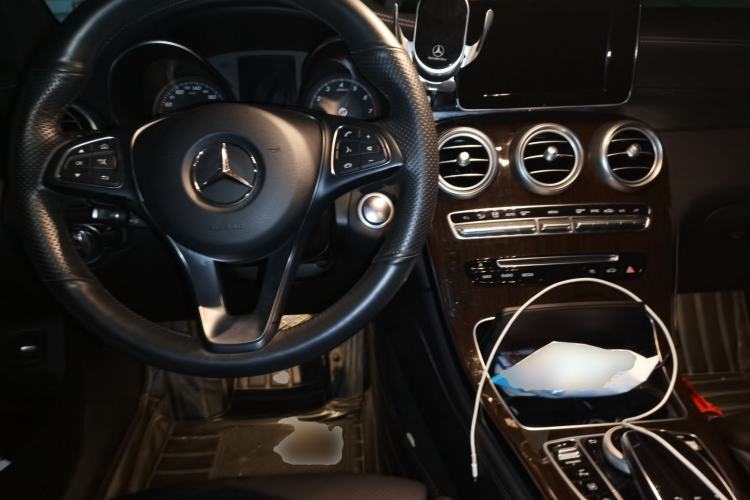 Used Mercedes-Benz GLC 2018 Facelifted GLC 260 4MATIC Dynamic Edition Center Console