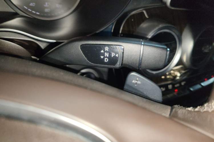 Used Mercedes-Benz GLC 2018 GLC 260 4MATIC Dynamic Edition Gear Lever