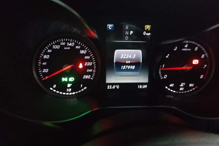 Used Mercedes-Benz GLC 2018 GLC 260 4MATIC Dynamic Edition Odometer Close Up