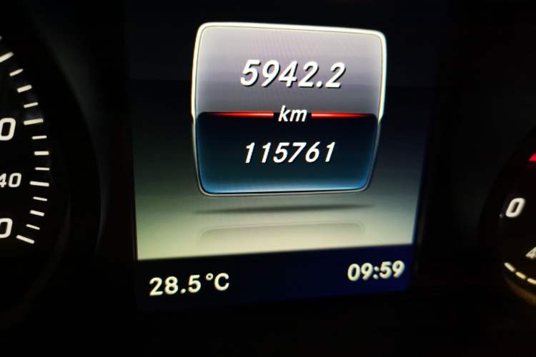Used Mercedes-Benz GLC 2018 Facelifted GLC 260 4MATIC Dynamic Edition Odometer Close Up