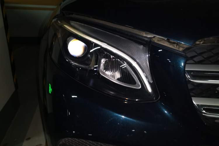 Used Mercedes-Benz GLC 2018 Facelifted GLC 260 4MATIC Dynamic Edition Right Front Headlight