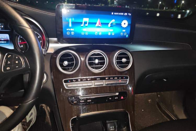 Used Mercedes-Benz GLC 2018 GLC 260 4MATIC Luxury Model Audio And AC Panel