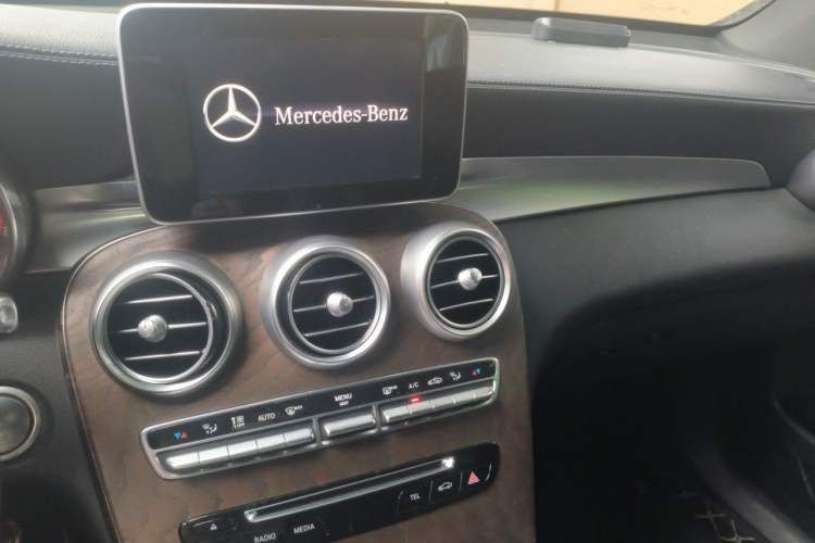 Used Mercedes-Benz GLC 2018 GLC 300 4MATIC Sport Edition Audio And AC Panel
