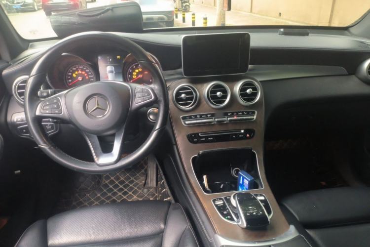 Used Mercedes-Benz GLC 2018 GLC 300 4MATIC Sport Edition Center Console