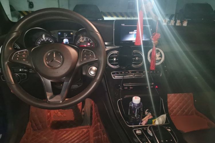 Used Mercedes-Benz GLC 2018 GLC 260 4MATIC Luxury Model Center Console