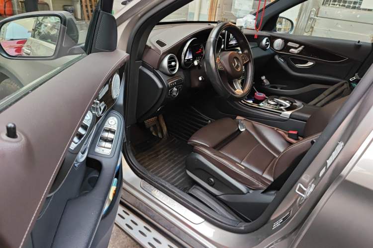 Used Mercedes-Benz GLC 2018 Facelifted GLC 260 4MATIC Dynamic Edition Driver Seat