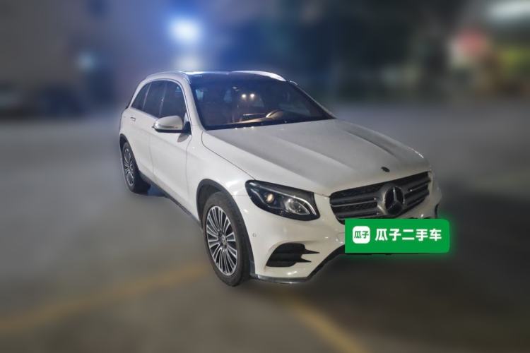 Used Mercedes-Benz GLC 2018 GLC 260 4MATIC Luxury Model Front Right 45 Deg