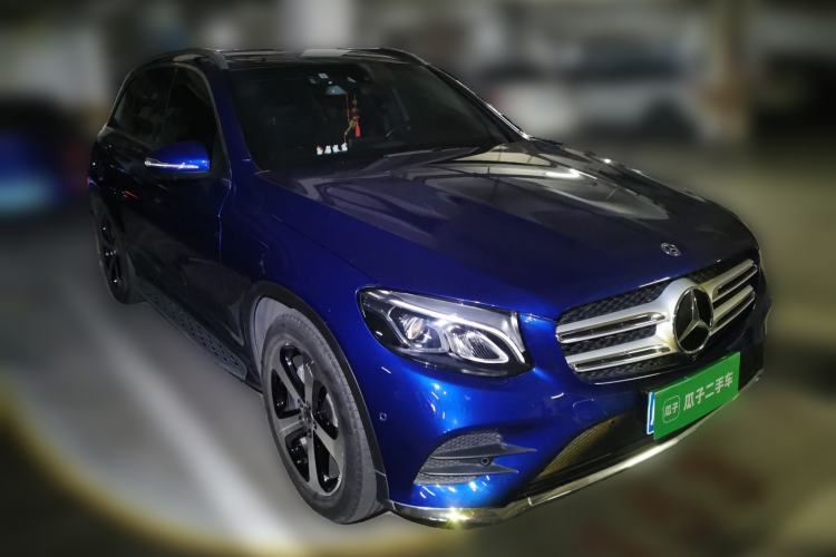Used Mercedes-Benz GLC 2018 GLC 260 4MATIC Luxury Model Front Right 45 Deg