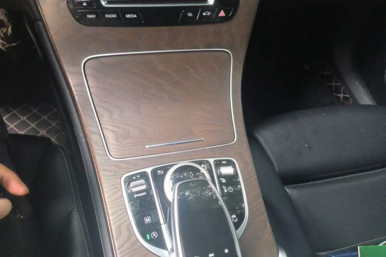 Used Mercedes-Benz GLC 2018 GLC 300 4MATIC Sport Edition Gear Lever