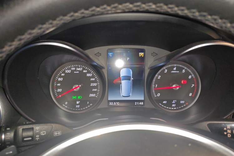 Used Mercedes-Benz GLC 2018 GLC 260 4MATIC Luxury Model Instrument Cluster