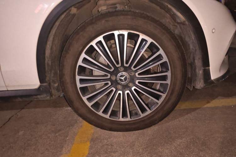 Used Mercedes-Benz GLC 2018 GLC 260 4MATIC Luxury Model Right Front Wheel Hub