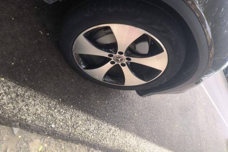 Used Mercedes-Benz GLC 2018 GLC 300 4MATIC Sport Edition Right Front Wheel Hub