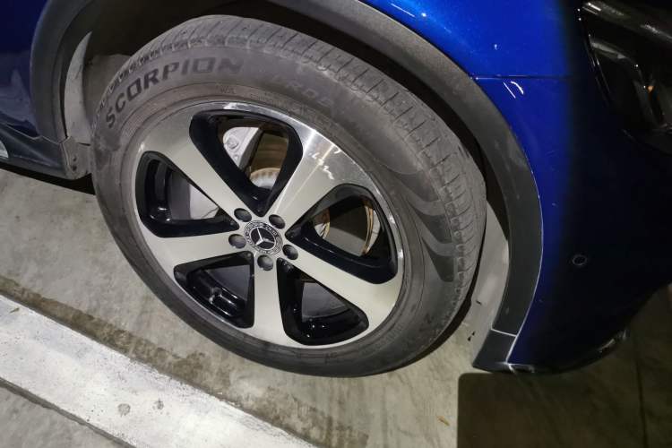 Used Mercedes-Benz GLC 2018 GLC 260 4MATIC Luxury Model Right Front Wheel Hub