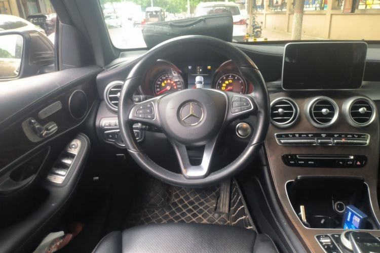 Used Mercedes-Benz GLC 2018 GLC 300 4MATIC Sport Edition Steering Wheel