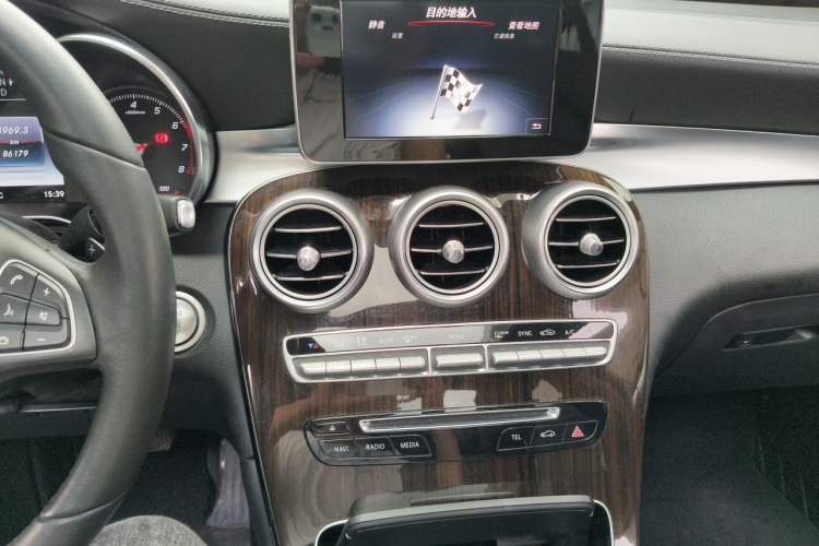 Used Mercedes-Benz GLC 2018 Facelift GLC 260 4MATIC Luxury Edition Audio And AC Panel