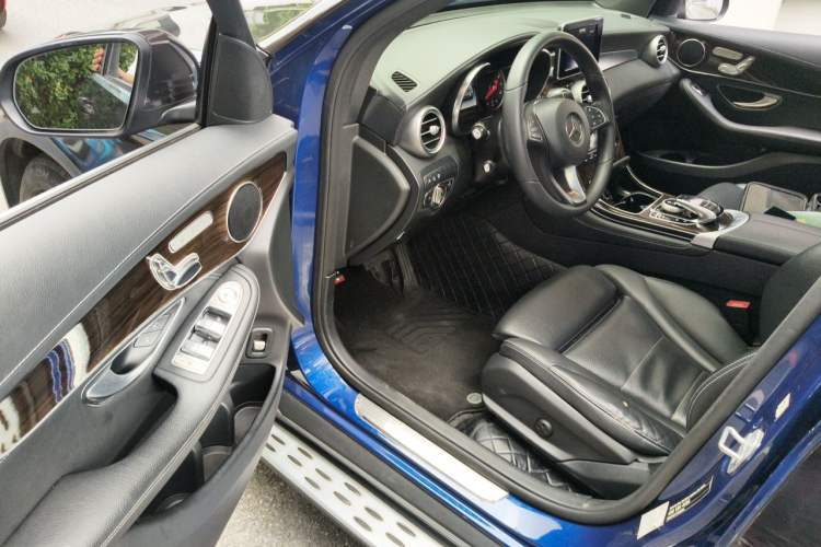 Used Mercedes-Benz GLC 2018 Facelift GLC 260 4MATIC Luxury Edition Driver Seat