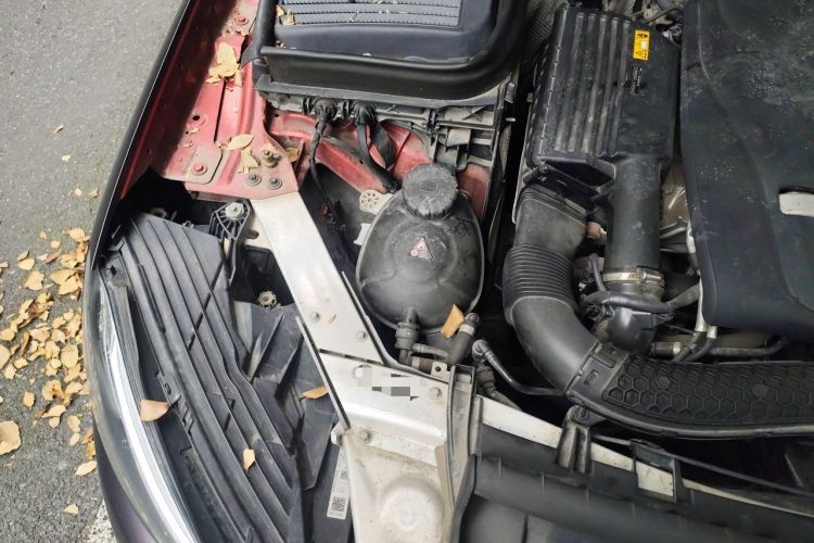 Used Mercedes-Benz GLC 2018 Facelift GLC 260 4MATIC Luxury Edition Engine Bay Right