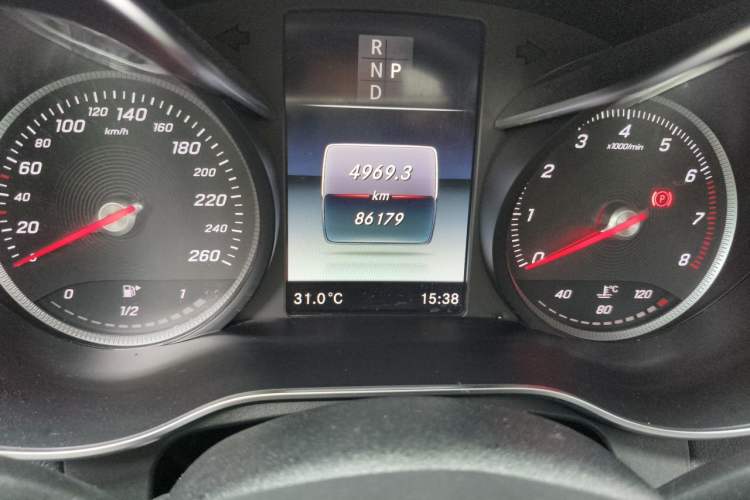 Used Mercedes-Benz GLC 2018 Facelift GLC 260 4MATIC Luxury Edition Odometer Close Up
