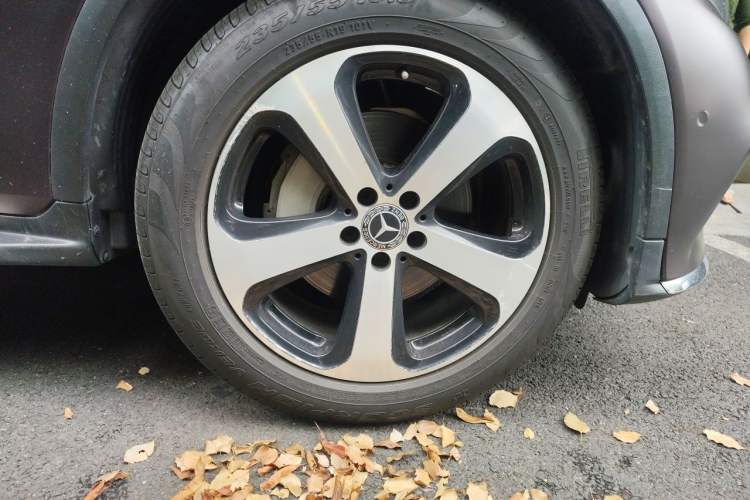 Used Mercedes-Benz GLC 2018 Facelift GLC 260 4MATIC Luxury Edition Right Front Wheel Hub