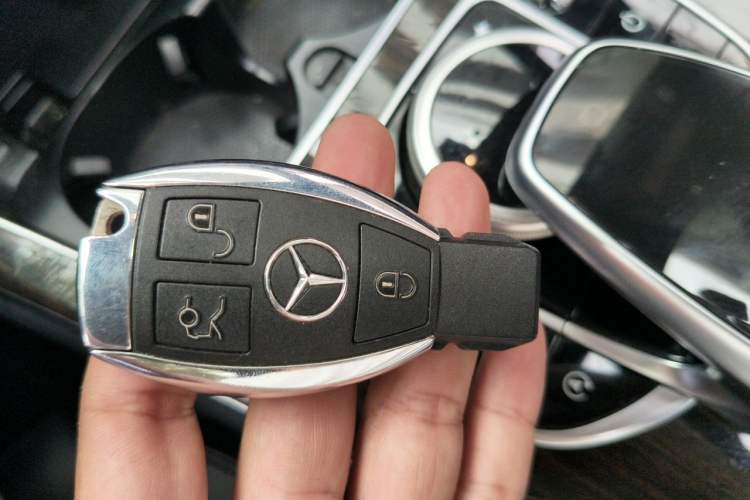 Used Mercedes-Benz GLC 2018 Facelift GLC 260 4MATIC Luxury Edition Vehicle Key