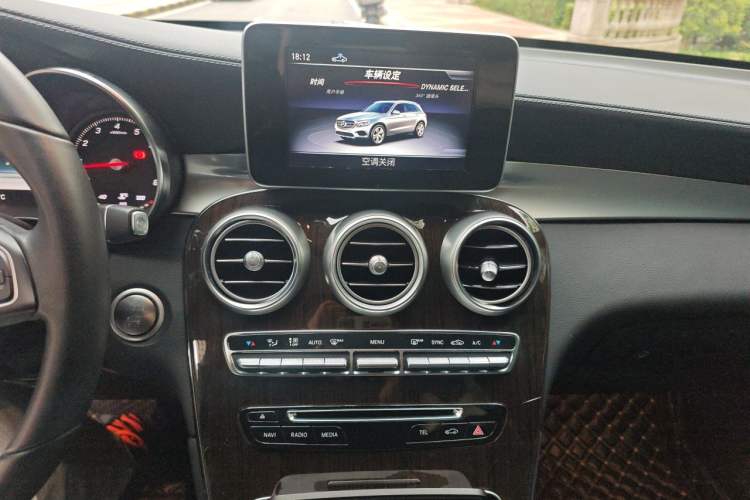 Used Mercedes-Benz GLC 2018 Facelift GLC 260 4MATIC Luxury Edition Audio And AC Panel