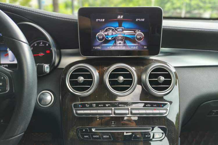 Used Mercedes-Benz GLC 2018 Facelifted GLC 260 4MATIC Dynamic Edition Audio And AC Panel