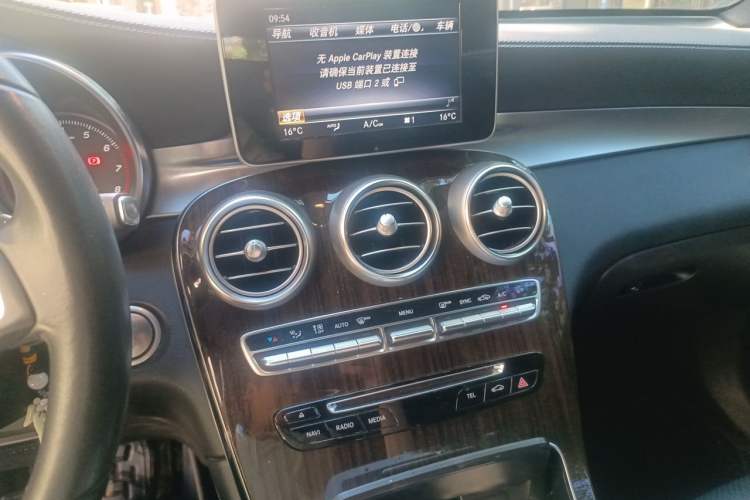 Used Mercedes-Benz GLC 2018 GLC 260 4MATIC Dynamic Edition Audio And AC Panel