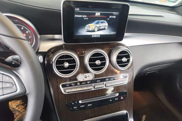 Used Mercedes-Benz GLC 2018 Facelifted GLC 260 4MATIC Dynamic Edition Audio And AC Panel