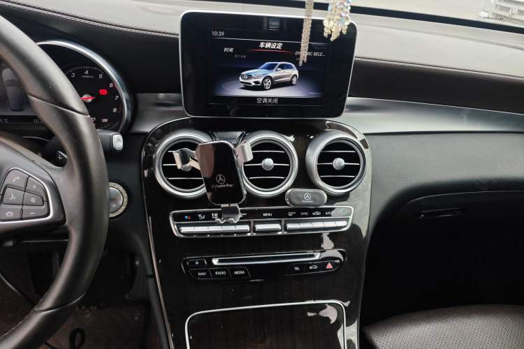 Used Mercedes-Benz GLC 2018 Facelifted GLC 260 4MATIC Dynamic Edition Audio And AC Panel