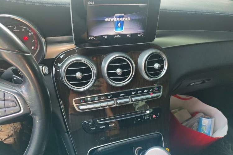 Used Mercedes-Benz GLC 2018 GLC 260 4MATIC Dynamic Edition Audio And AC Panel
